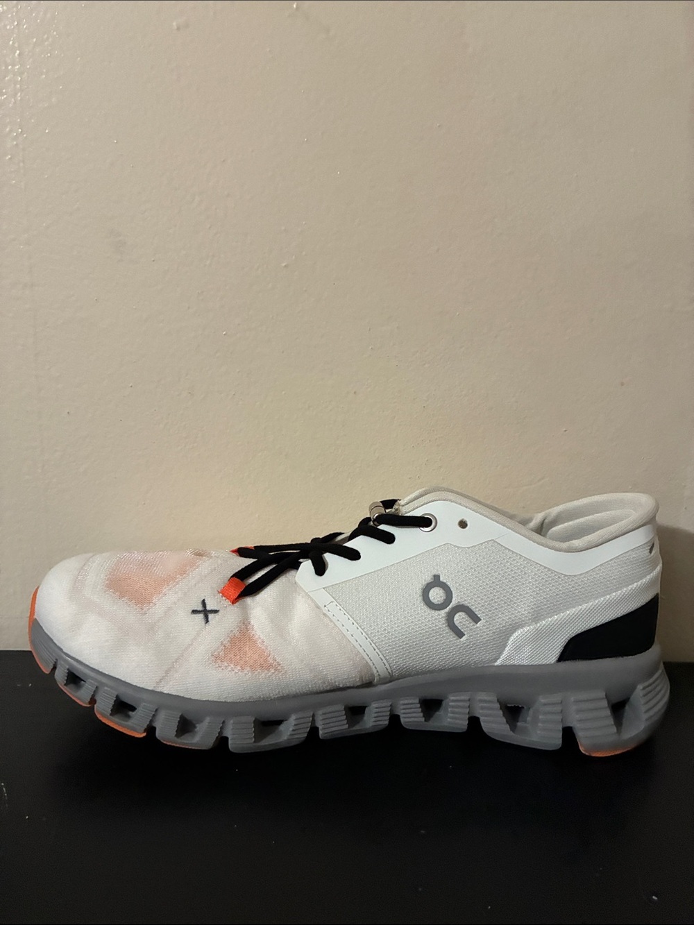 On Cloud X 3 shoes in white with a distinct size 11 - Picture 3 of 7